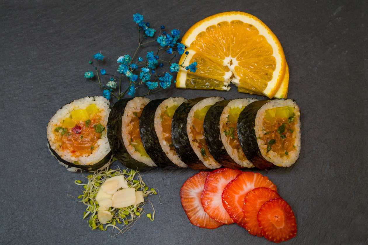 Futomaki TATAR Z ŁOSOSIA | 6 szt