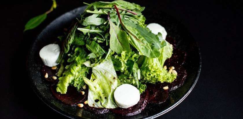 Ožkos sūrio ir marinuotų burokėlių