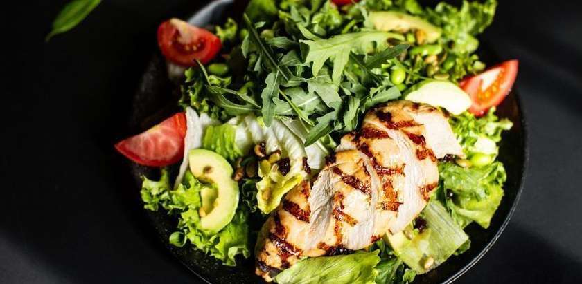 Vištienos su skrudintais riešutais