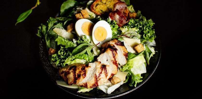 Klasikinės Cezario salotos su vištiena