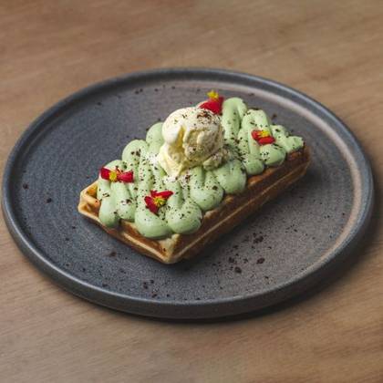 Waffles Matcha Tiramisu