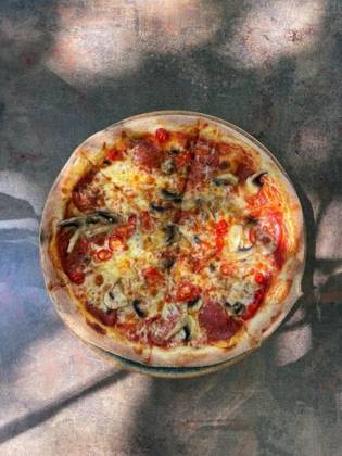 Pizza Prosciutto Funghi