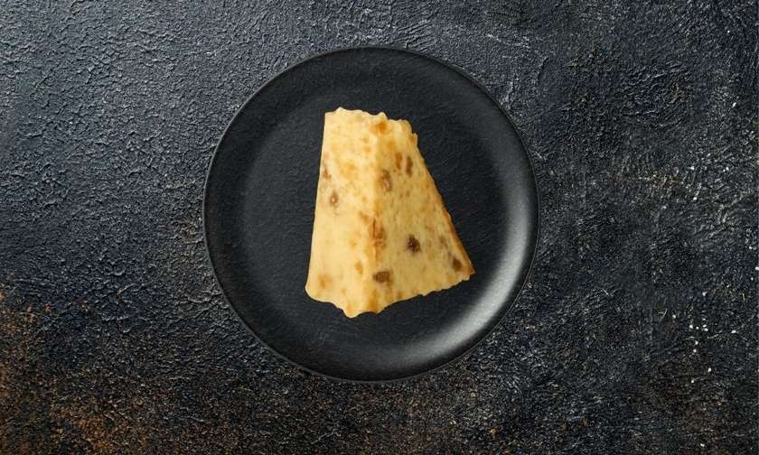 Sweet Cheese and Raisin Cake