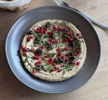 Hummus cu trufe si focaccia