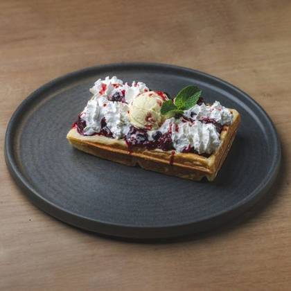 Waffles cu fructe de padure