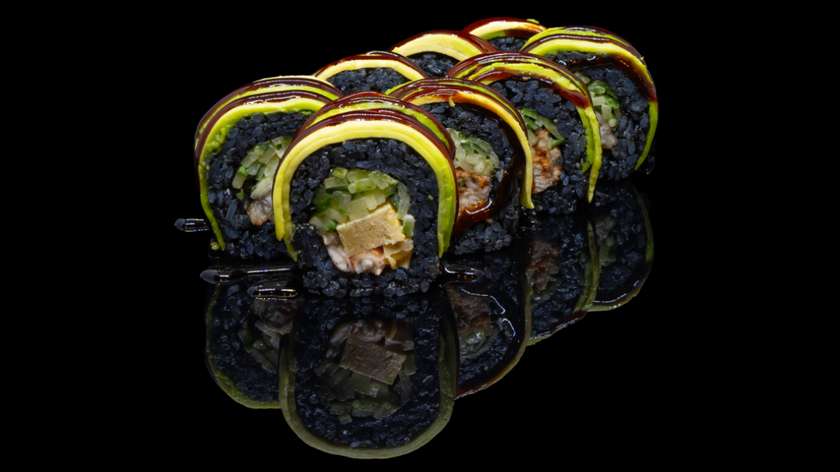 Black Avo Roll (8 pcs)