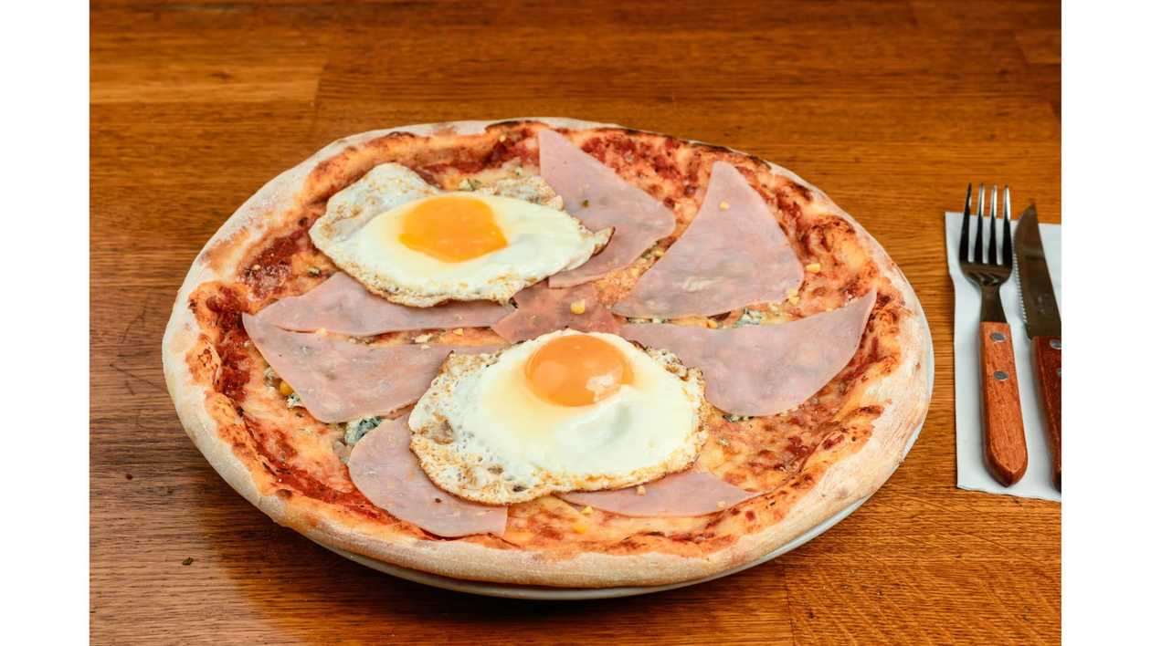 Pizza con Uovo