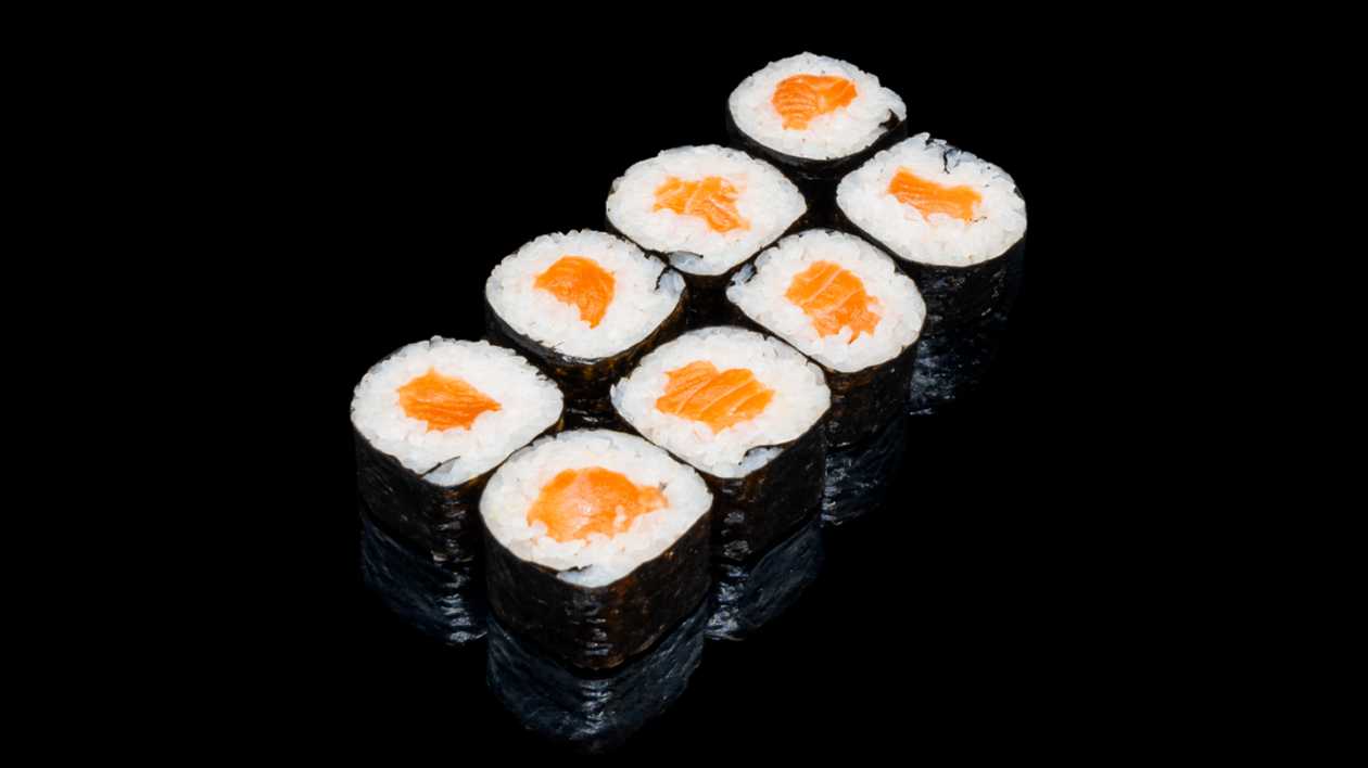 Salmon Maki (8 pieces)