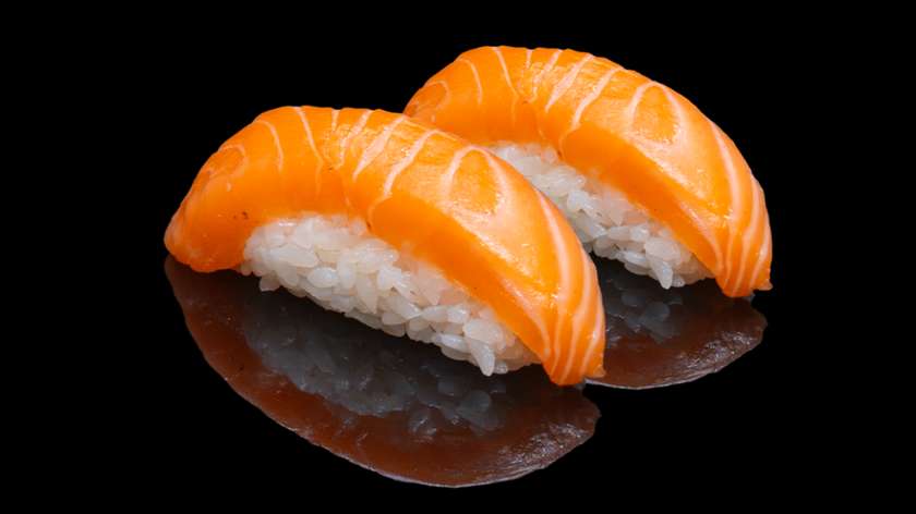Salmon Nigiri (2 pieces)