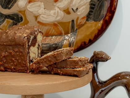 Marble cake with chocolate and nuts