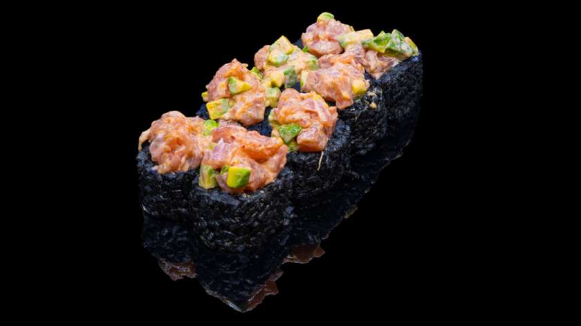 Kuro Sake Roll (8 pcs)
