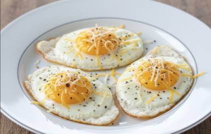 Fried eggs with cheese