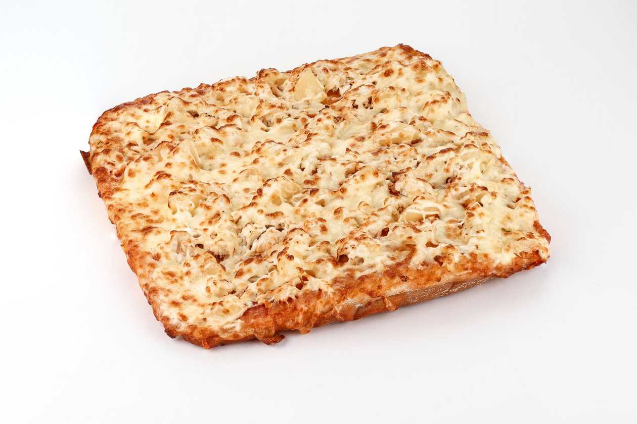Пiца з куркою та ананасами