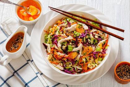 Salată Chinezească cu Sos Iute