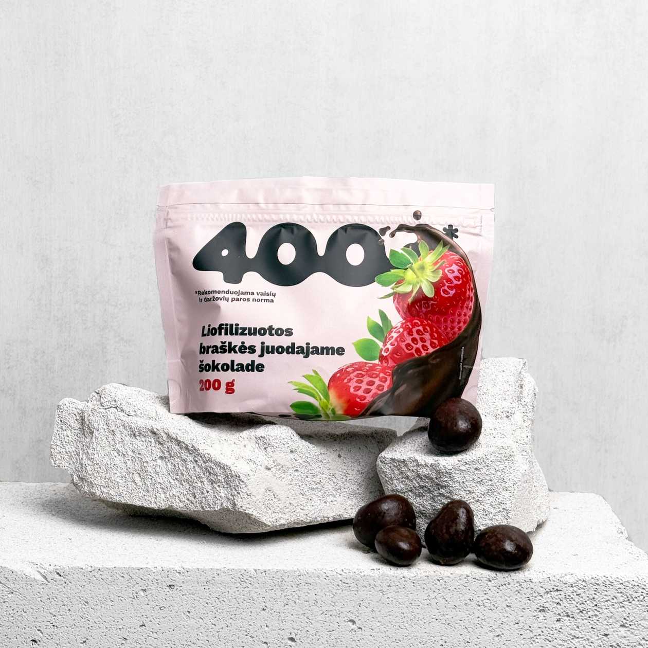 400g* liofilizuotos braškės juodajame šokolade (200g)