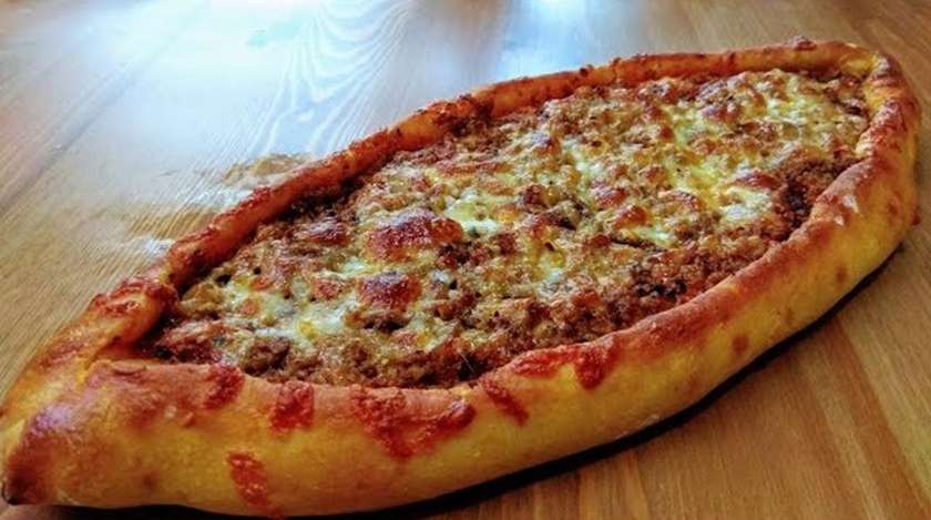 Kıymali Kasarli Pide