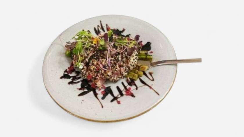 Steakový tuniak v sezame na grile