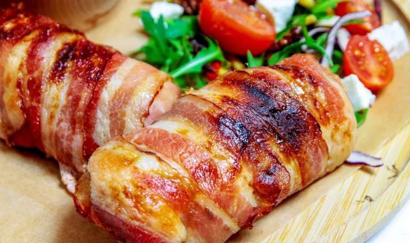 Roladka ze schabu z boczkiem i serem