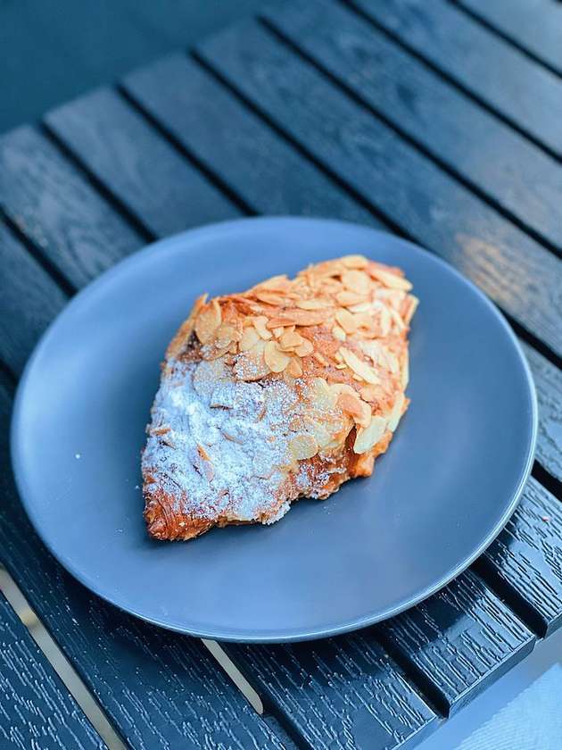 Mandľový croissant | Almont croissant