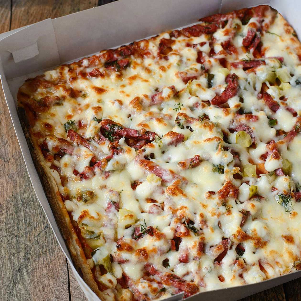 Пiца з салямi