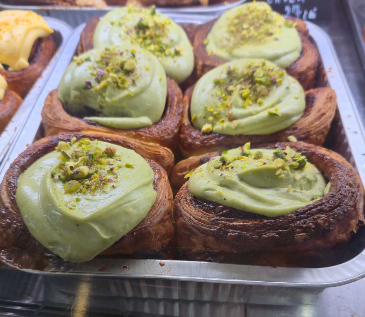 CINNAMON BUNS FISTIC