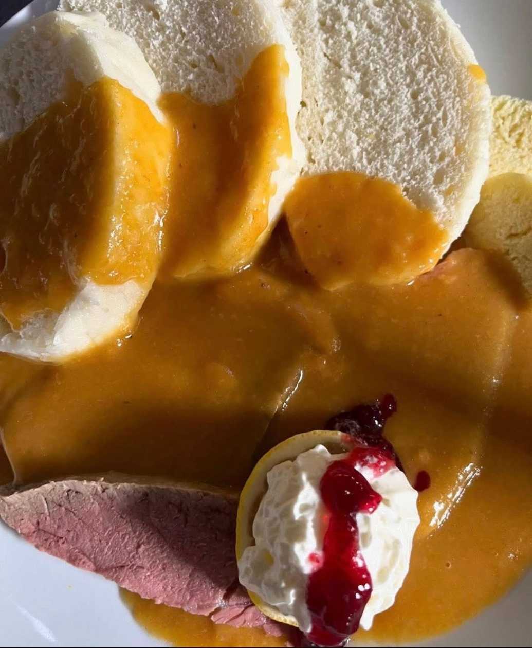 Beef Sirloin in Cream Sauce with Steamed Dumplings