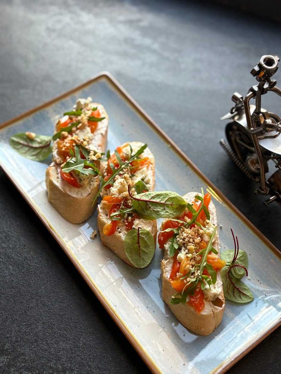 Брускети з запеченим перцем та сиром Дорблю, 185 г