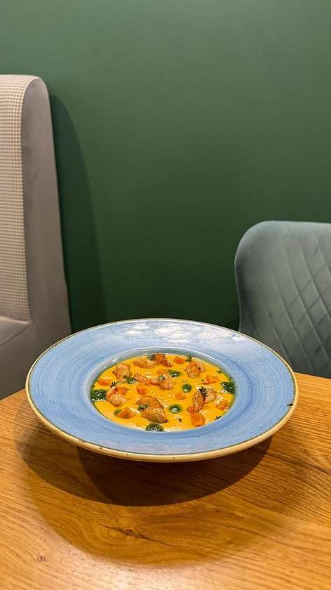 Pumpkin soup with jamon/shrimps