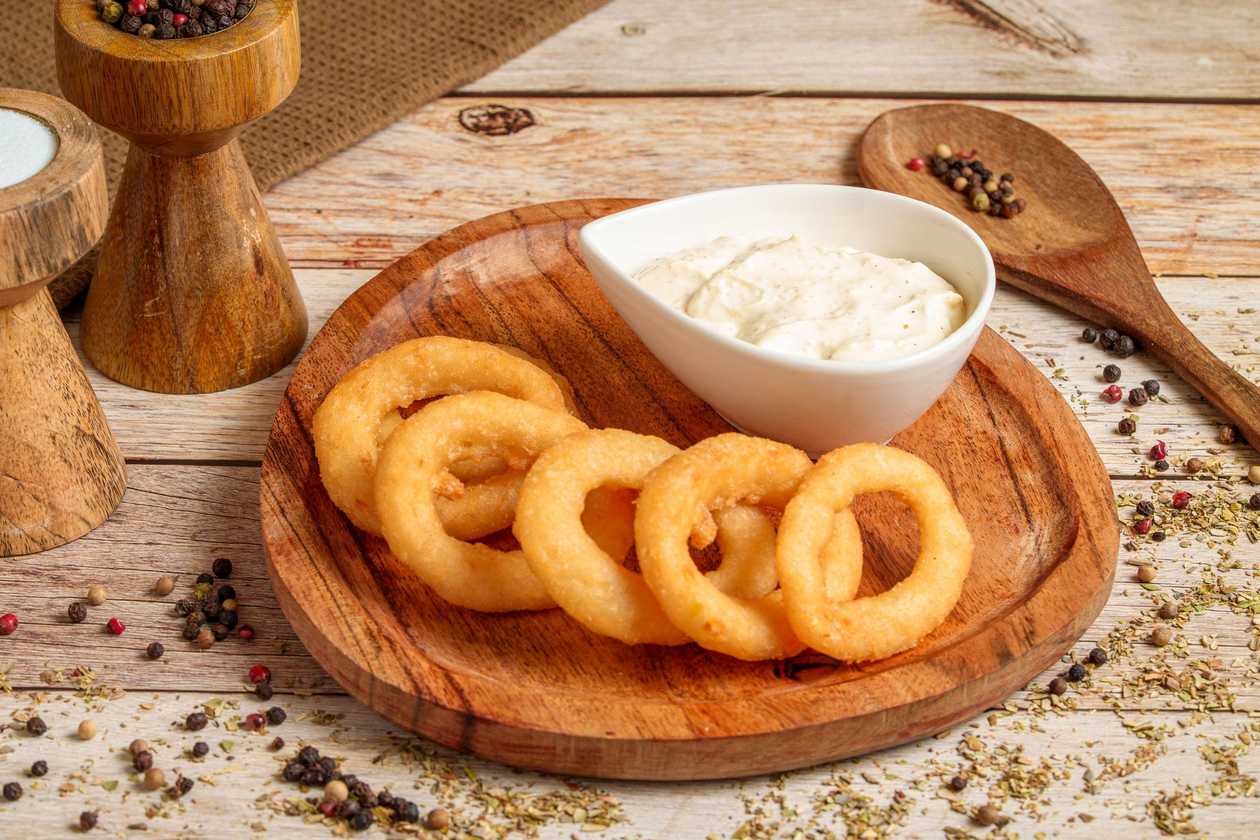 Inele de Ceapă cu Sos