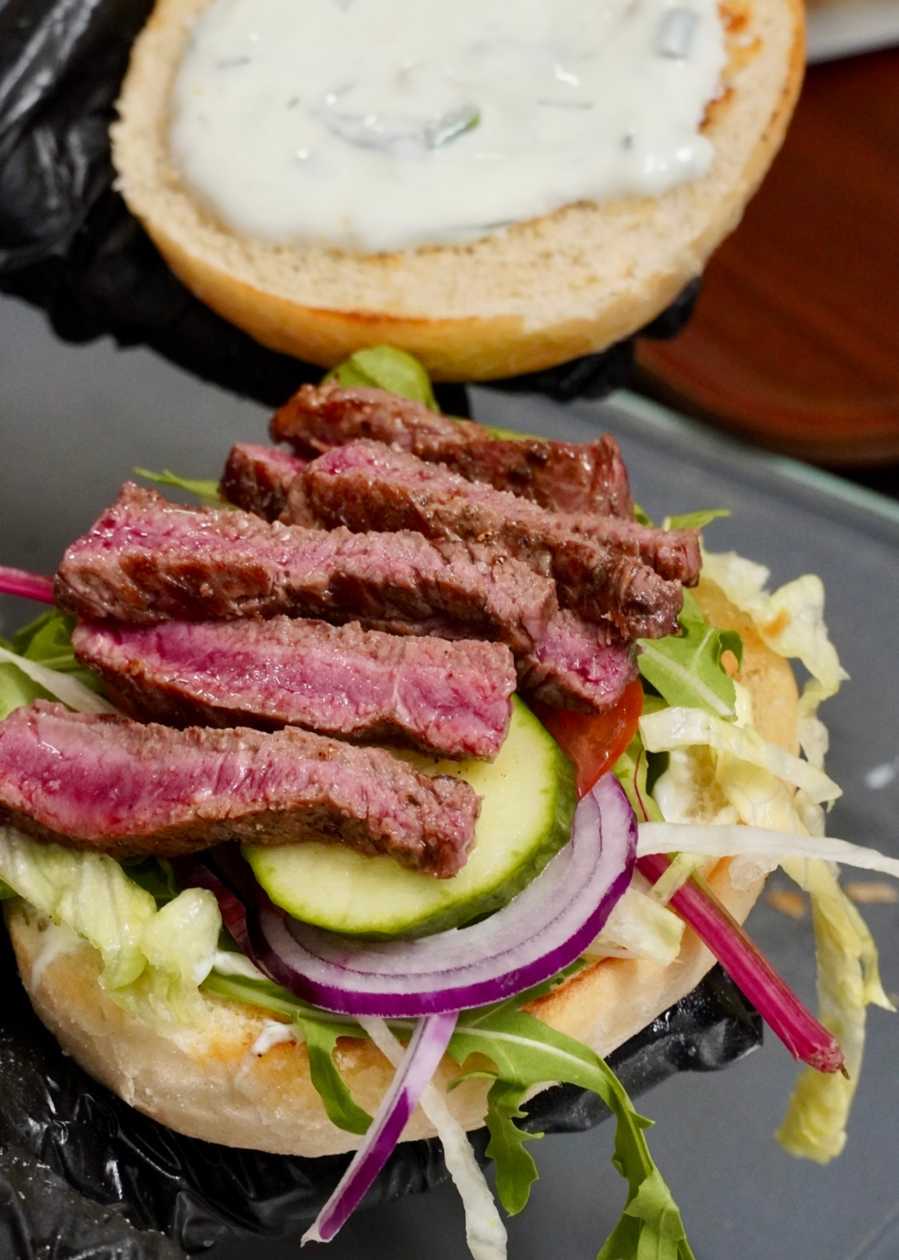 Roštěnec v bulce 🥩🍔