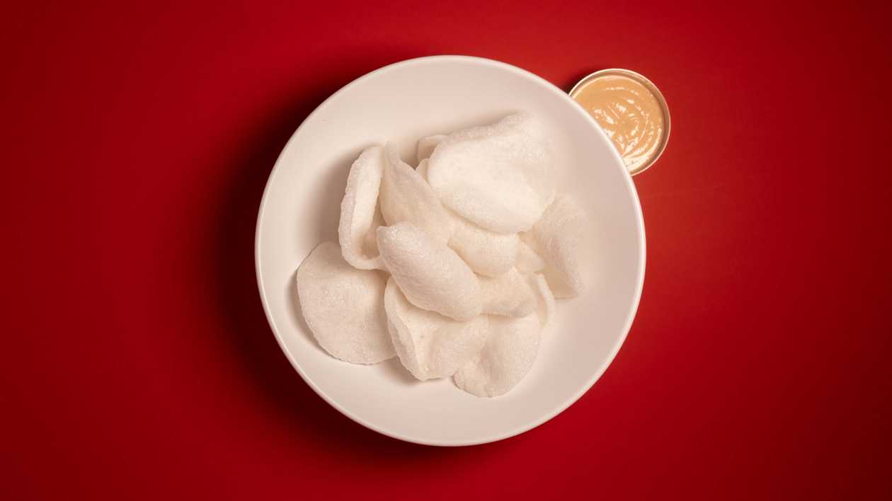 Рисові чипси з горіховим соусом