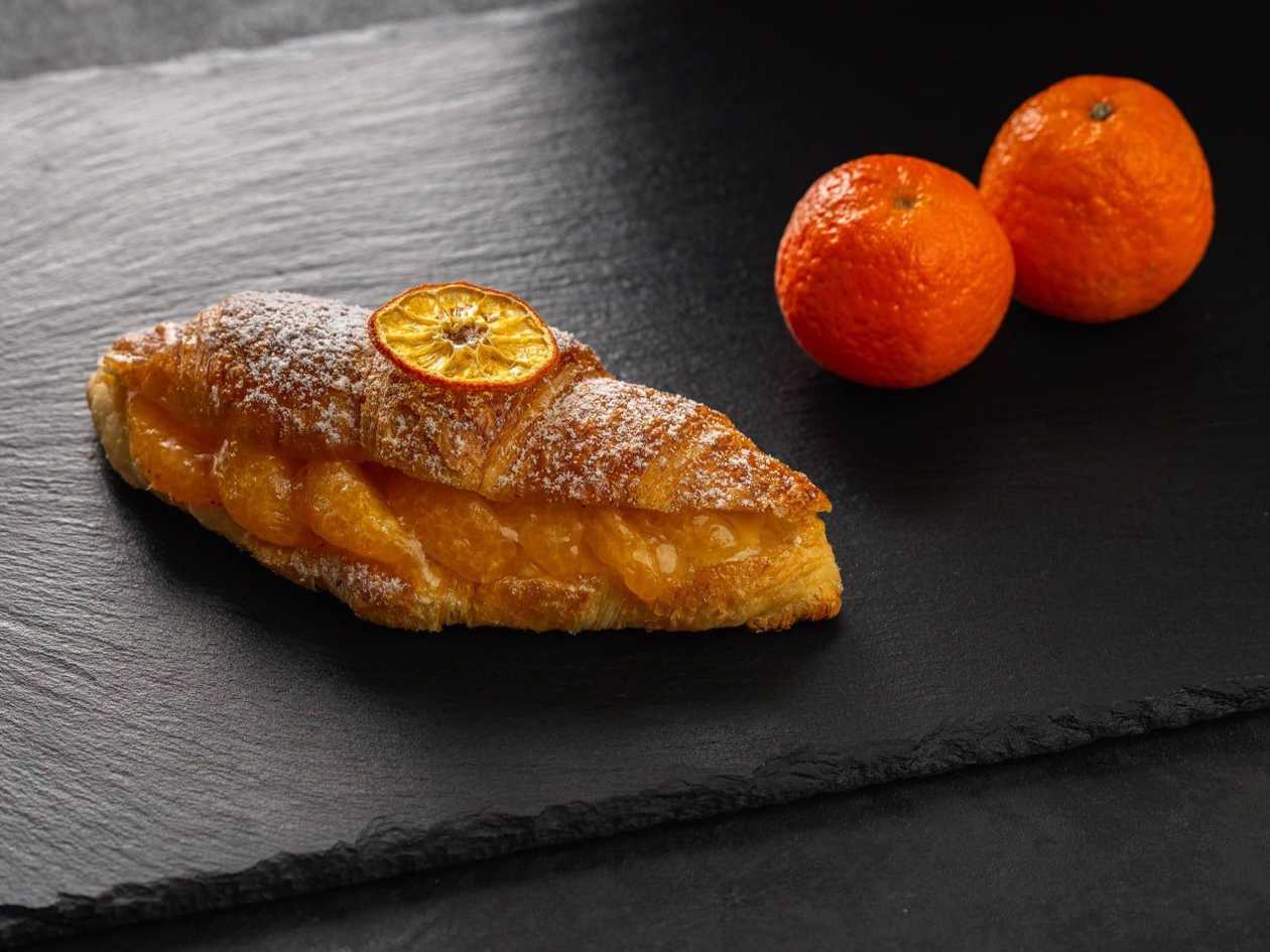 Mandarin croissant