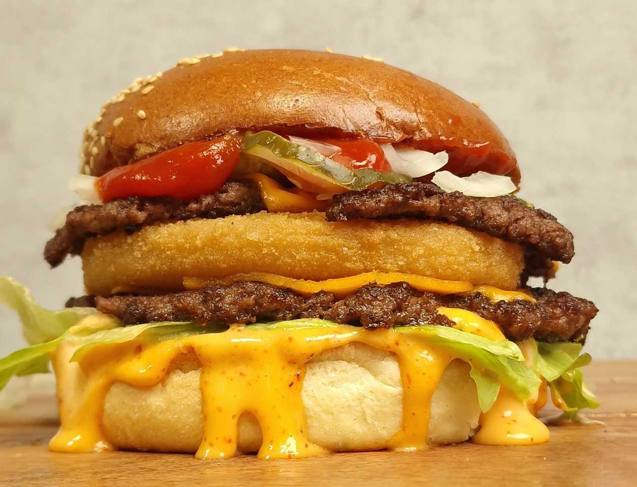 ZESTAW RĘBAJŁO PIERWSZY SMASH + DOMOWE FRYTY + SAŁATKA COLESŁAW