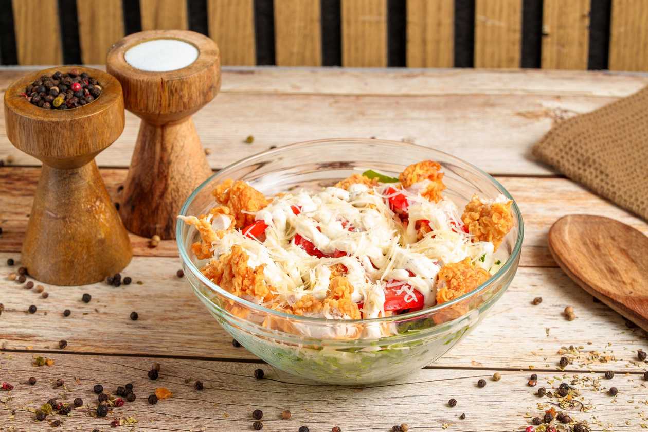 Salată Crispy cu sos Caesar