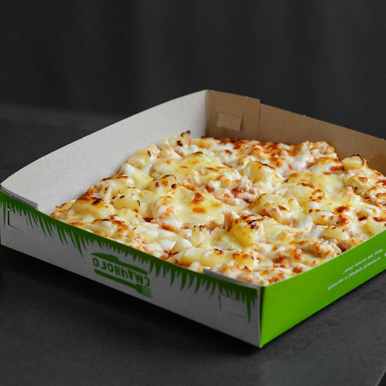 Пiца з куркою та ананасами