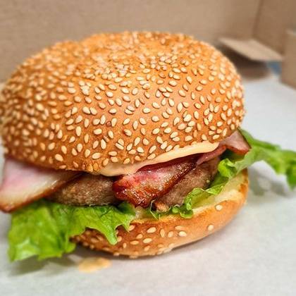 Чiзбургер з ЯЛОВИЧИНОЮ ТА БЕКОНОМ