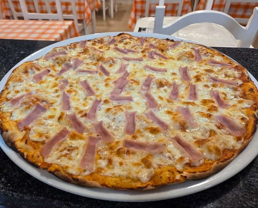 🎁 2x1    Pizza Fiambre peq. ⭐️⭐️⭐️⭐️⭐️ ( 23 cm)