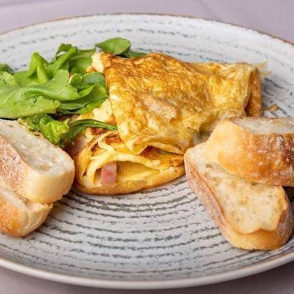 Omleta cu Jambon, Branzeturi si Praz Dulce