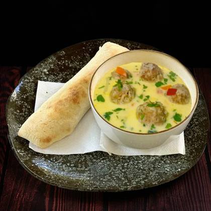 Ciorba cu perisoare de pui a la grec