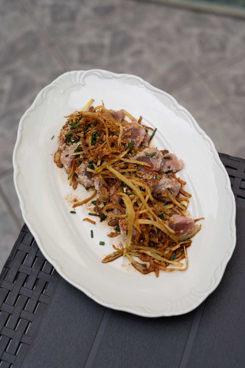 TUŇÁKOVÝ STEAK S KŘUPAVÝMI BRAMBŮRKY