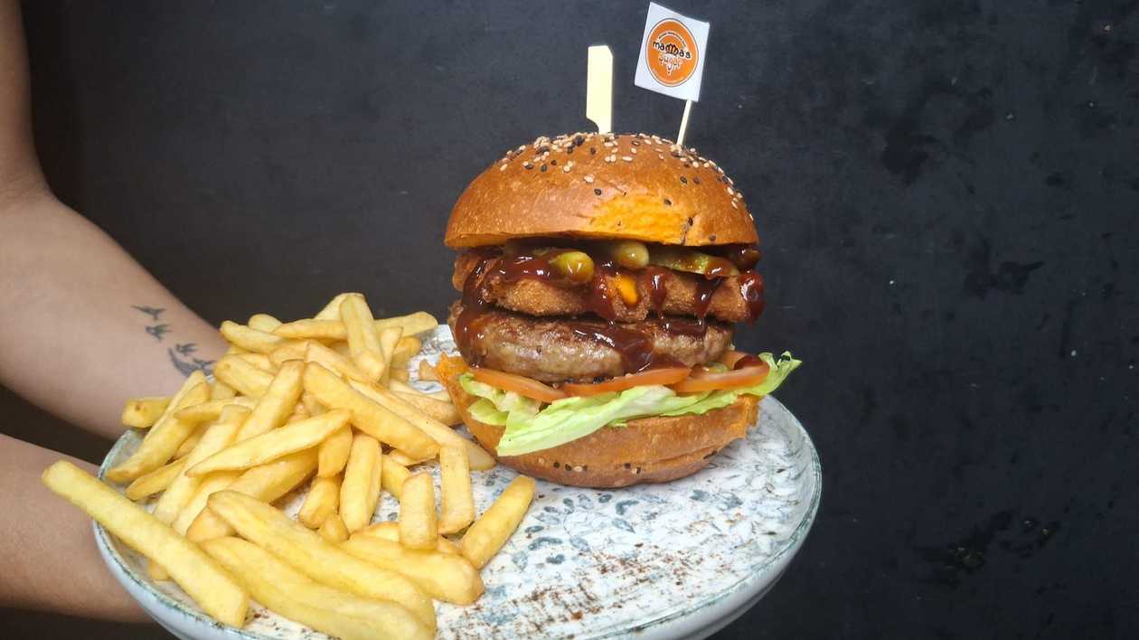 Cheesy Crunchy Beef Burger