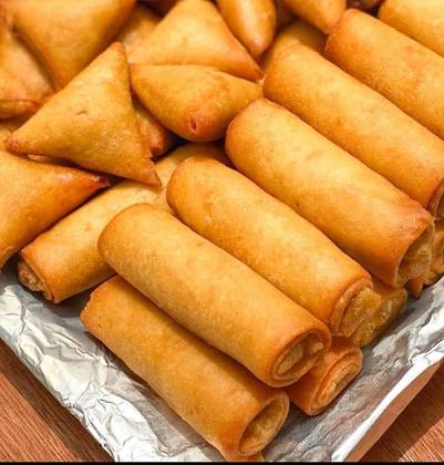 Mix of Springrolls and samosa