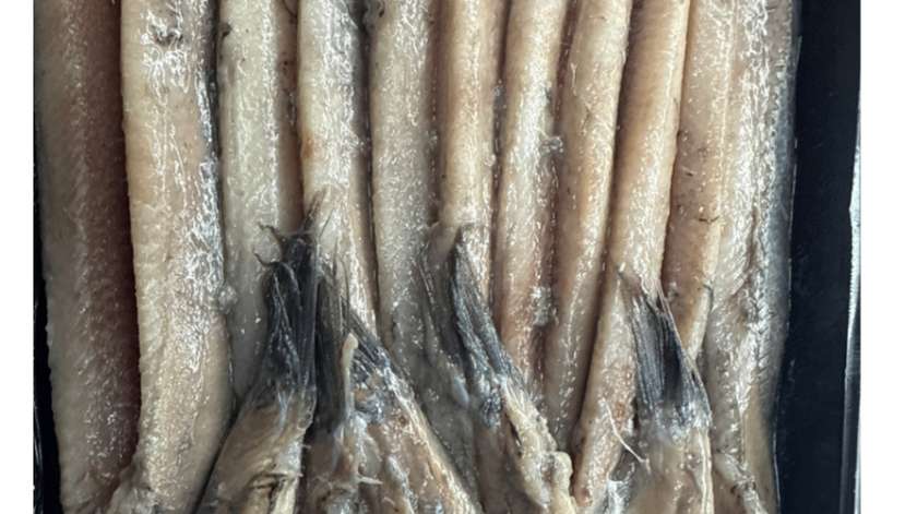 Young Dutch Herring with Tail, 1 piece