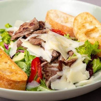 Salata cu Vitel Rumenit