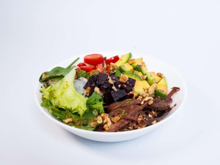 Bowl z wolowina i orechami