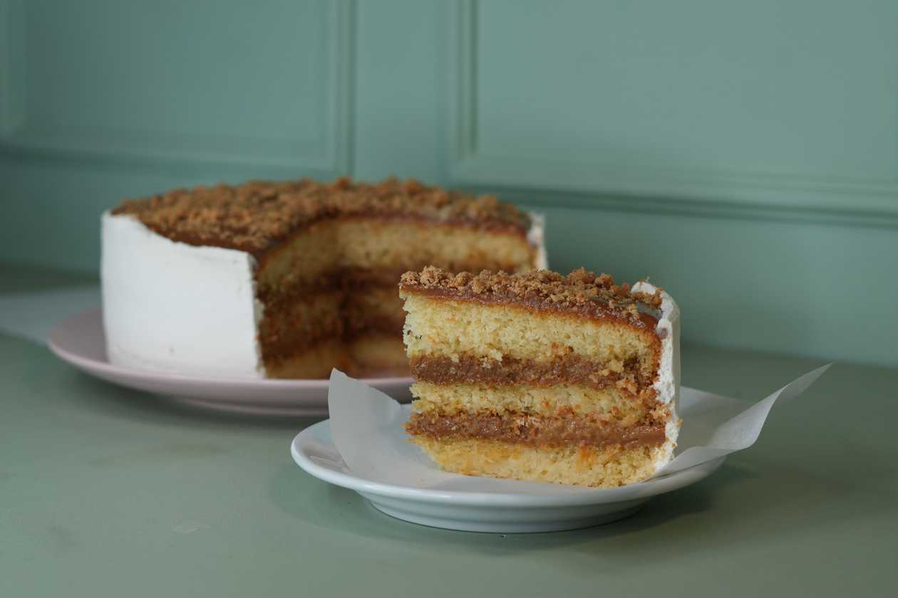 Slice of Cake - Dulce de Leche with Peanut Candy