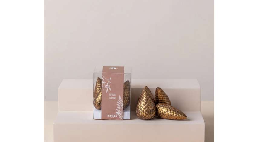 Stuffed golden chocolate cones