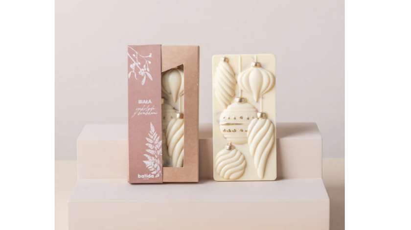 White chocolate with baubles