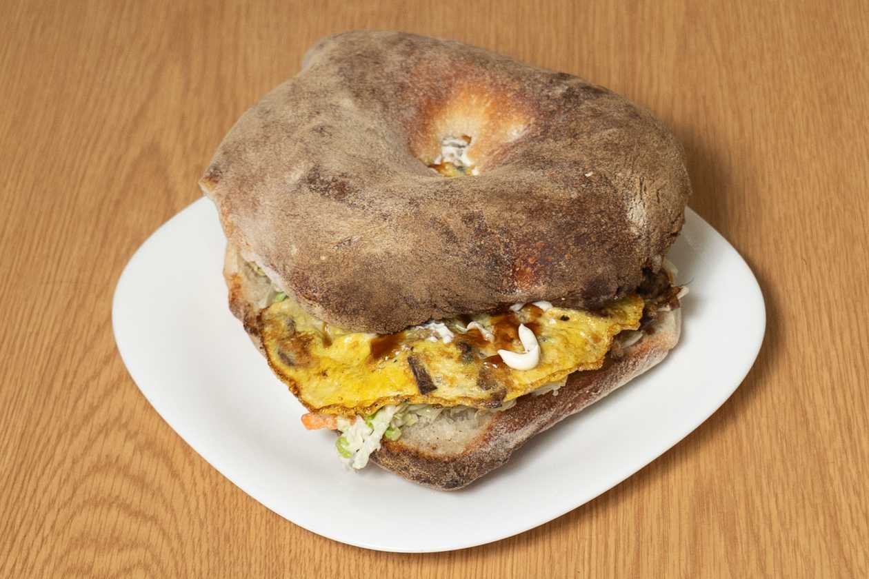 Omelette Mushroom & Bacon Roll