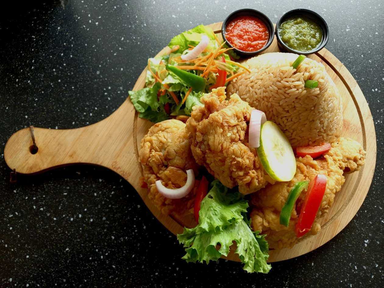 Fried Rice with Fried chicken (2pcs) & FREE COKE